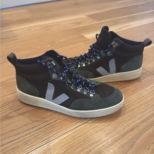 VEJA Men's Roraima Shoes // Green Suede // US 11, EU 44
